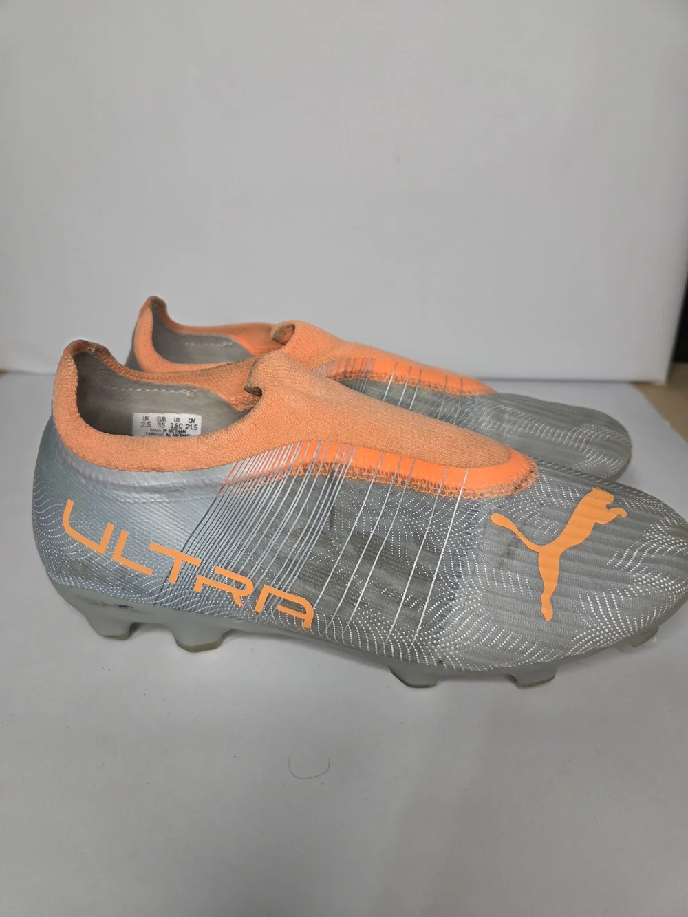 Puma Kids Soccer Cleats Ultra Matryx Pro Tech SZ 3.5 Gray Orange Slip On Laceles